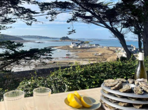 Premium holiday home with sea view